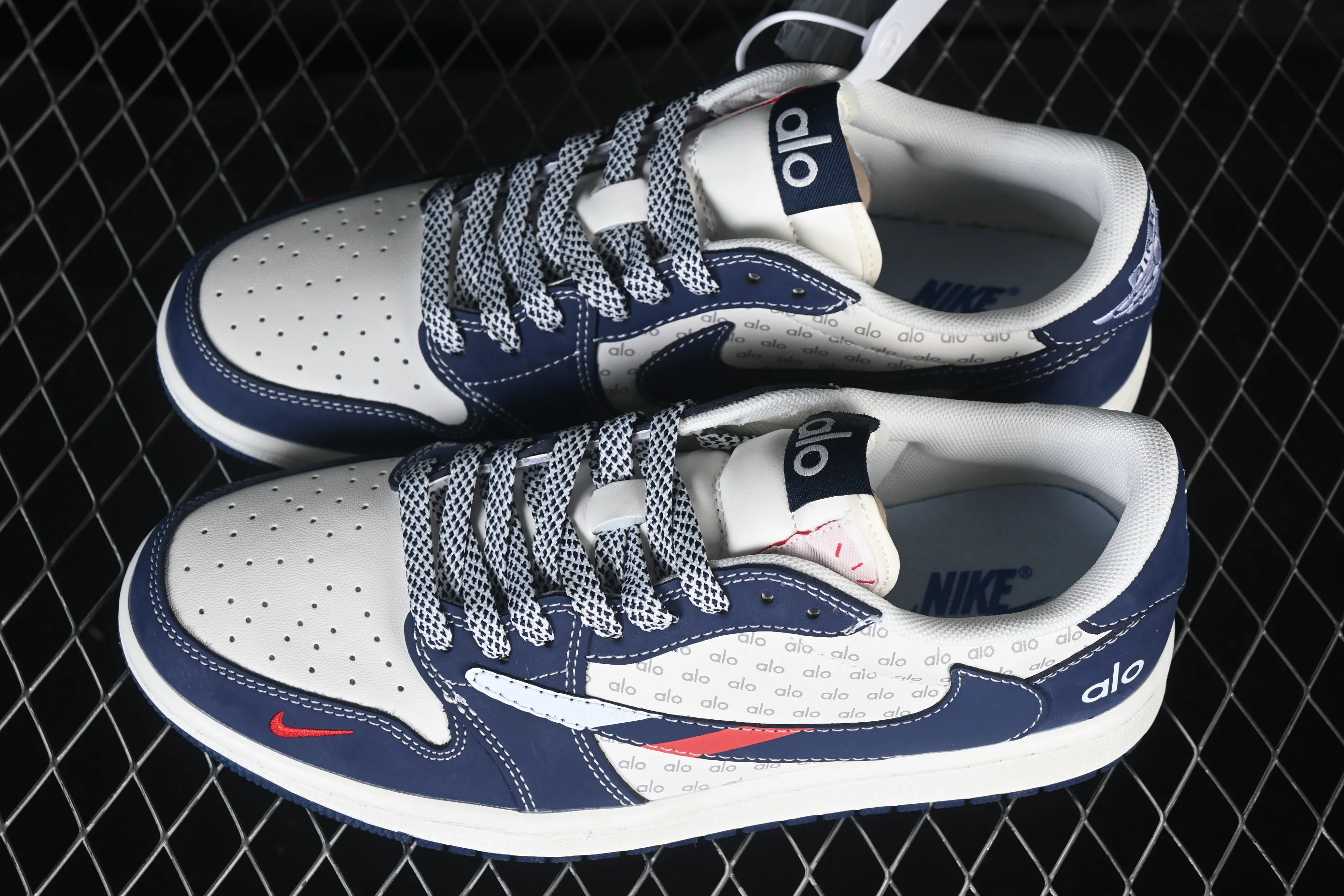 All categories Air Jordan Jordan series basketball shoes Air Jordan 1 Low High-end customized low-top sneakers Travis Scott x Fragment Design x Air Jordan 1 Low OG SP AJ1 Joe 1 joint navy blue low-top cultural casual sneakers DZ2688-012